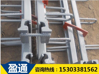 在橋梁伸縮縫裝置兩端設置翹頭有什么作用？