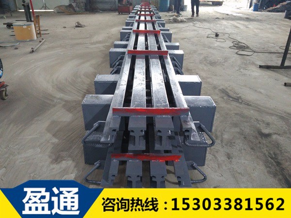 240型橋梁伸縮縫.jpg 240型橋梁伸縮縫.jpg